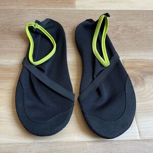 FITKICKS Men's Classic Footwear Foldable Water Shoes - Size L - Pre-owned